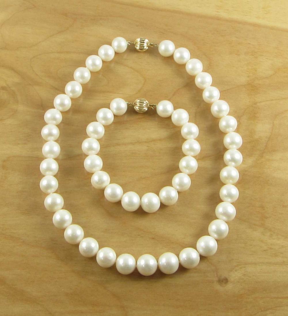 Appraisal: PEARL AND FOURTEEN KARAT GOLD NECKLACE AND BRACELET The necklace