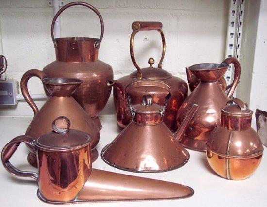 Appraisal: A copper kettle and sundry copper