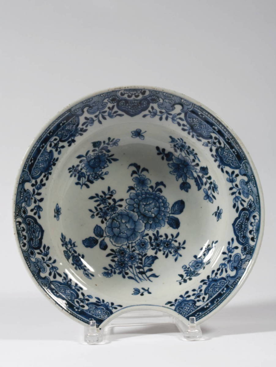 Appraisal: CHINESE EXPORT PORCELAIN BLUE AND WHITE BARBER quot S BOWL