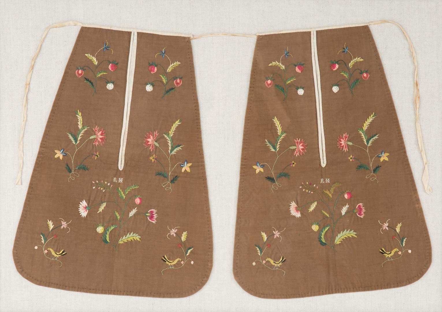 Appraisal: Pair of th c American needlework pockets Each initialed R