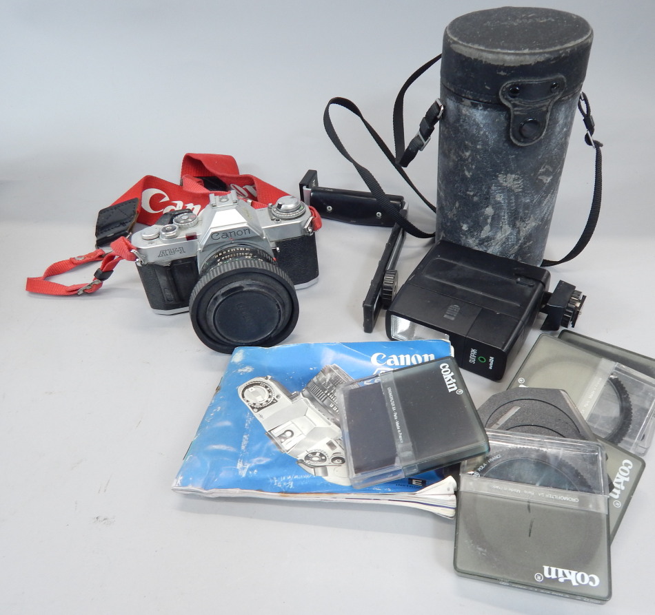 Appraisal: A quantity of cameras and equipment to include a Canon