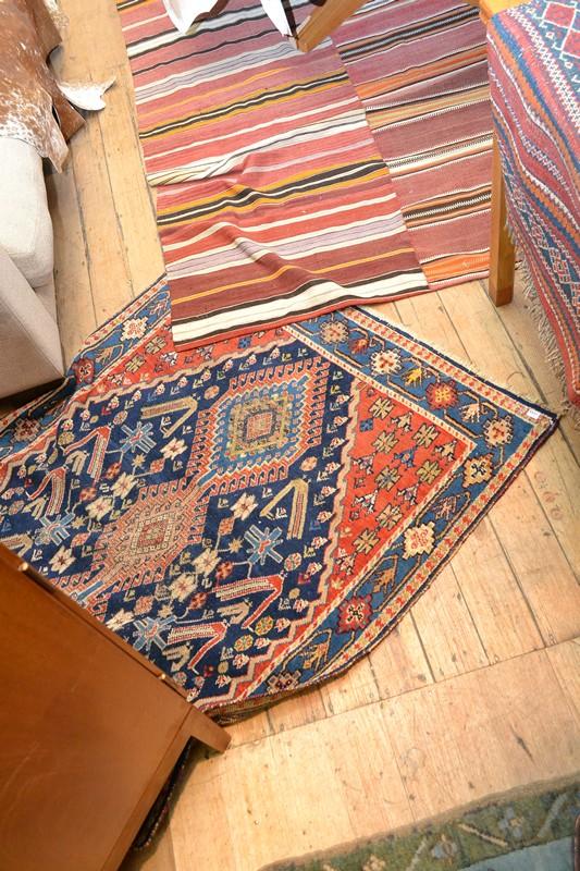 Appraisal: A SMALL AFGHAN RUG IN MULTIPLE TONES SMALL AFGHAN RUG