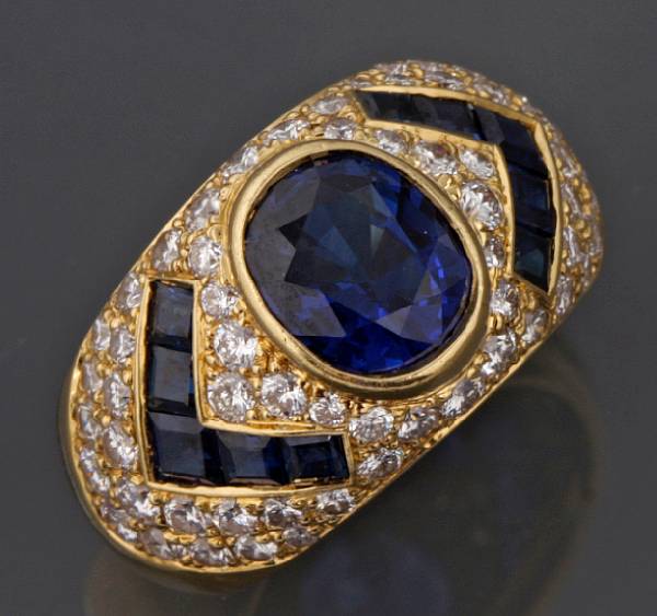 Appraisal: An oval sapphire diamond and k gold band centering oval