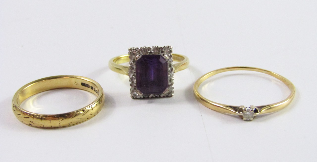 Appraisal: An ct gold ring with inlaid emerald cut amethyst and