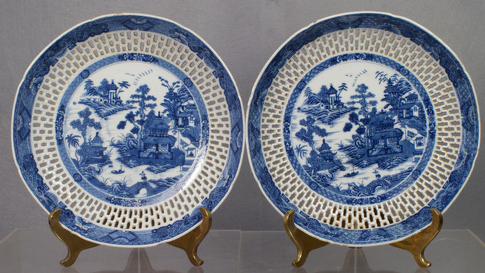 Appraisal: Chinese export porcelain pair of reticulated shallow bowls the central