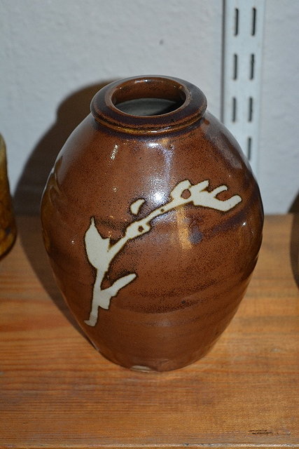 Appraisal: Mike Dodd British Vase with foliate sprig decoration seal covered