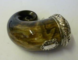 Appraisal: A VICTORIAN SCOTTISH HORN SNUFF MULL the unmarked hinged cover