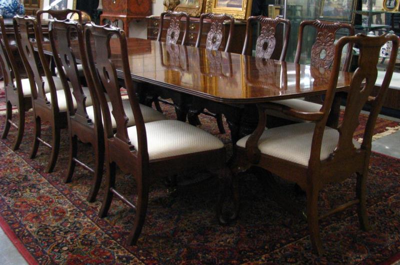 Appraisal: Henredon Furniture Dining Room Table with carved knees and Queen