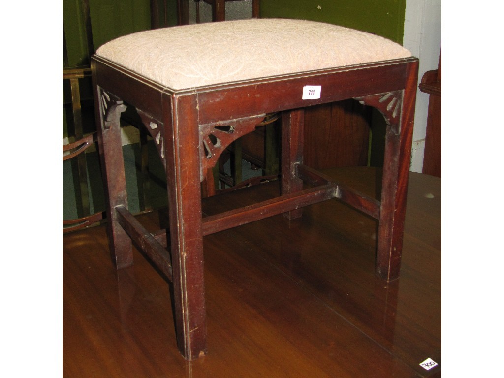 Appraisal: Mahogany dressing stool