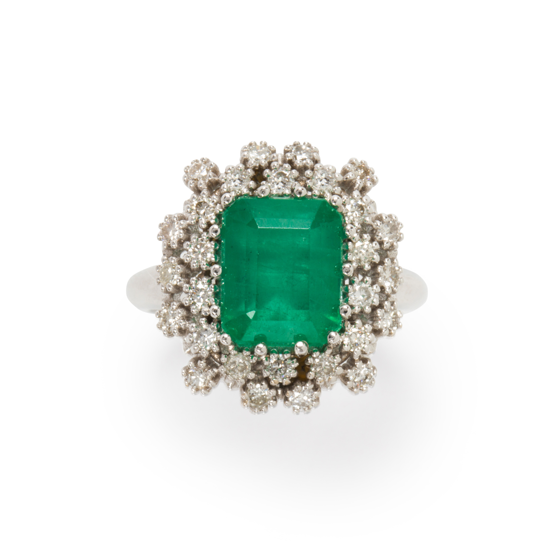 Appraisal: AN EMERALD DIAMOND AND EIGHTEEN KARAT WHITE GOLD RING An