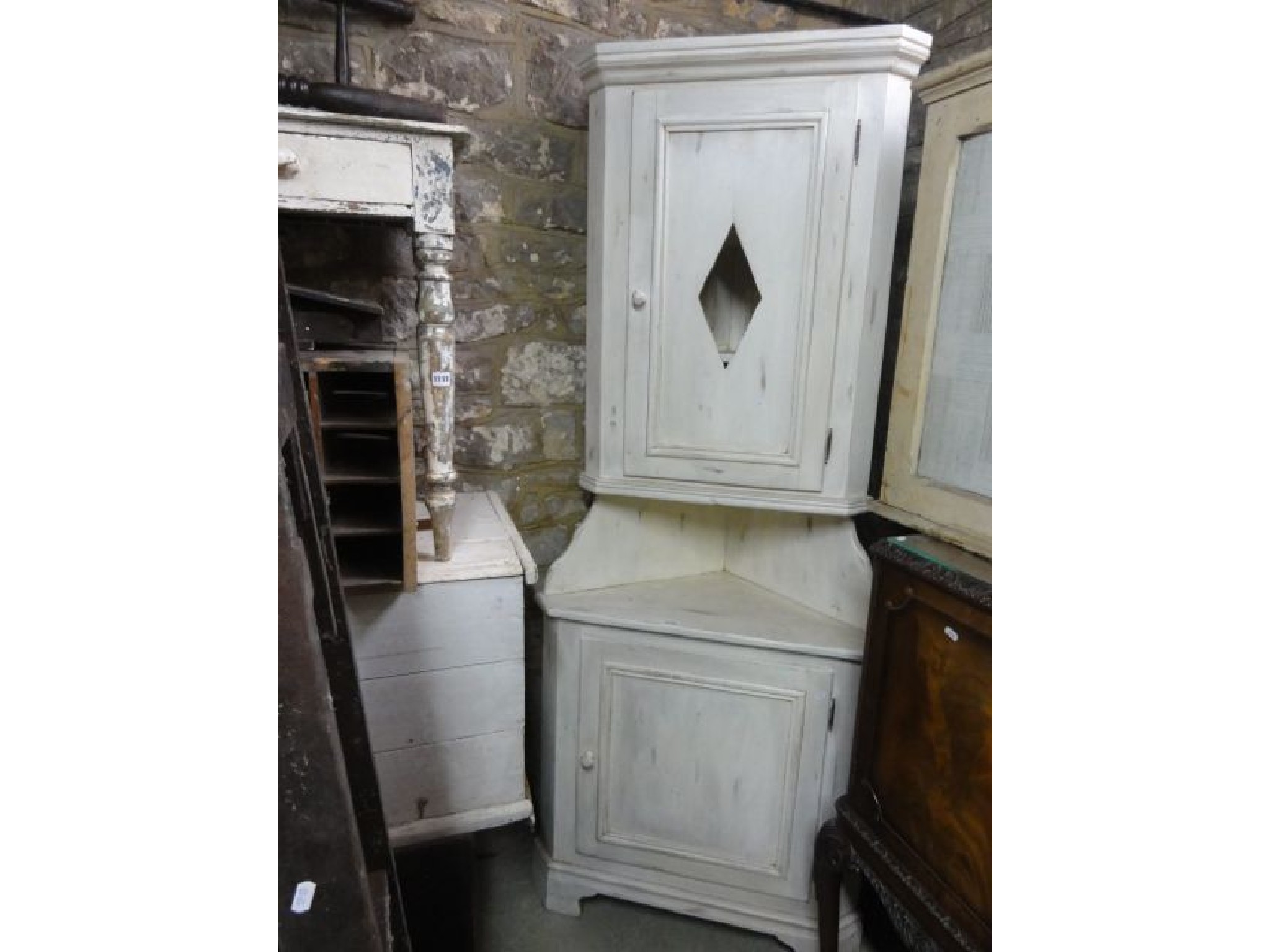 Appraisal: A freestanding pine corner cupboard with painted finish enclosed by