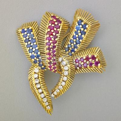 Appraisal: VICTORY JEWELED K YELLOW GOLD FUR CLIP Fringed ribbons set