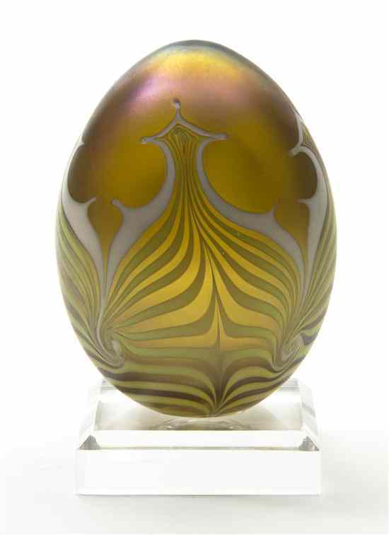 Appraisal: An American Iridescent Glass Egg Vandermark Studios with pulled linear