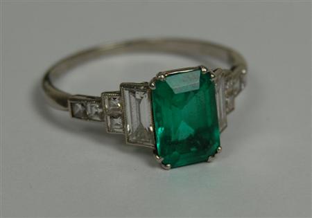 Appraisal: An Art Deco platinum mounted emerald and diamond set ring