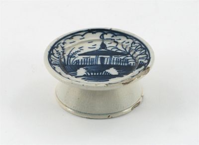 Appraisal: A pearlware blue and white patch stand painted with an