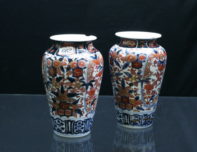 Appraisal: An pair of Imari vases damaged