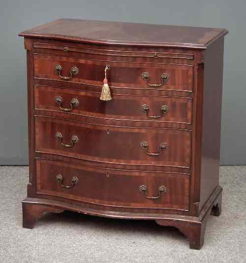 Appraisal: A modern mahogany serpentine fronted chest of drawers of Georgian