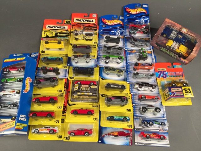 Appraisal: Tub of Assorted Matchbox Hot Wheels Toys