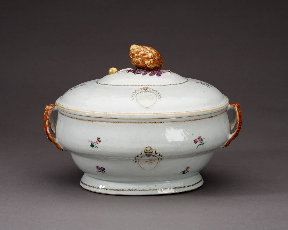 Appraisal: CHINESE EXPORT PORCELAIN FAMILLE ROSE TUREEN AND COVER CIRCA -