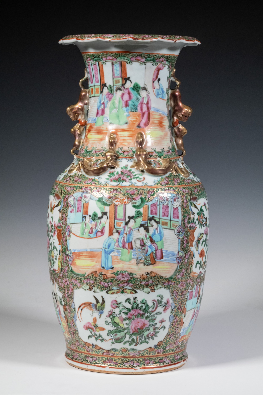 Appraisal: CHINESE PORCELAIN VASE th c Rose Medallion Baluster Vase with