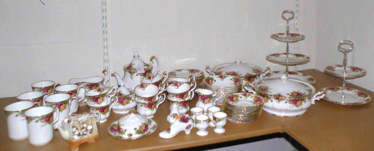 Appraisal: A Royal Albert Old Country Roses part dinner service to