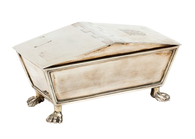 Appraisal: A George III silver twin compartment table snuff box of