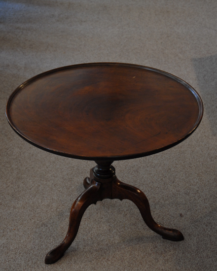 Appraisal: Mahogany Dish Top Tea Table Single piece of burled wood