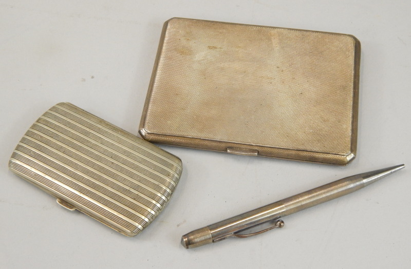 Appraisal: An engine turned silver cigarette box engraved to the interior