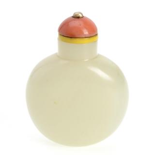 Appraisal: Chinese white jade round snuff bottle Chinese white jade round