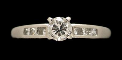 Appraisal: Platinum diamond ring central round brilliant-cut diamond estimated total weight