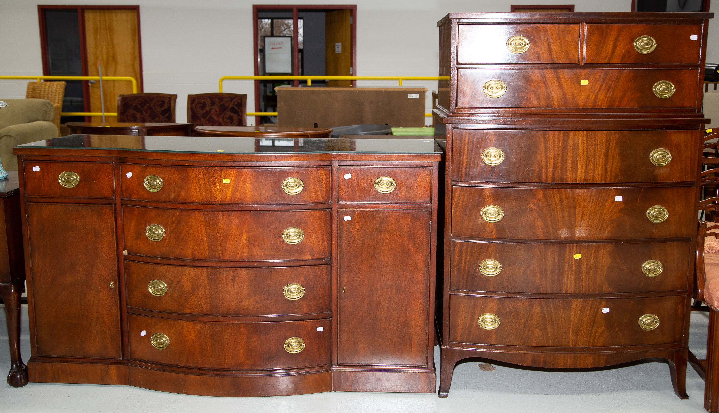 Appraisal: HEPPLEWHITE STYLE CHEST OF DRAWERS DRESSER Northern Furniture Company rd