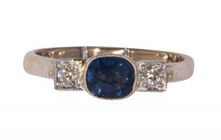 Appraisal: Sapphire diamond and k yellow gold ring Sapphire diamond and