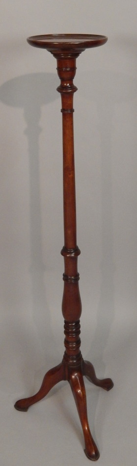 Appraisal: A reproduction mahogany torchere with circular dish top on turned