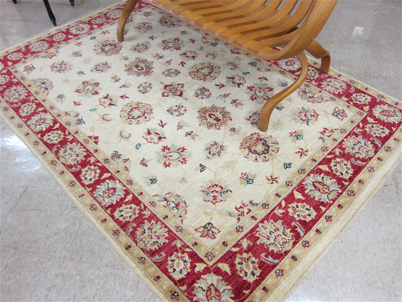 Appraisal: HAND KNOTTED ORIENTAL AREA RUG Pakistani-Persian overall floral design on