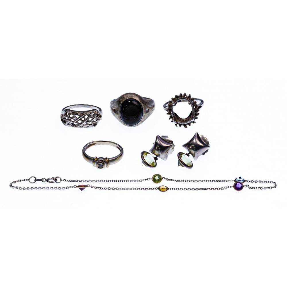 Appraisal: K WHITE GOLD JEWELRY ASSORTMENT items including a bracelet having