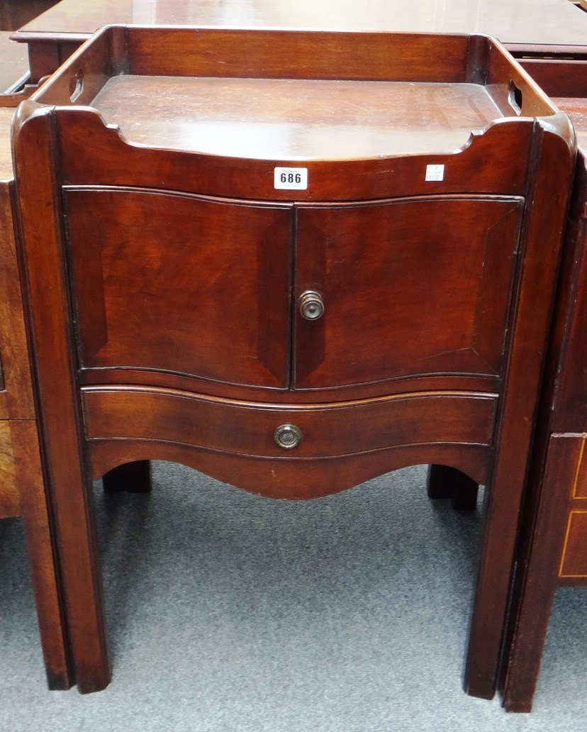 Appraisal: A George III mahogany tray top night commode with serpentine