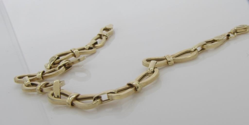 Appraisal: A K yellow gold Italian infinity link fashion bracelet with