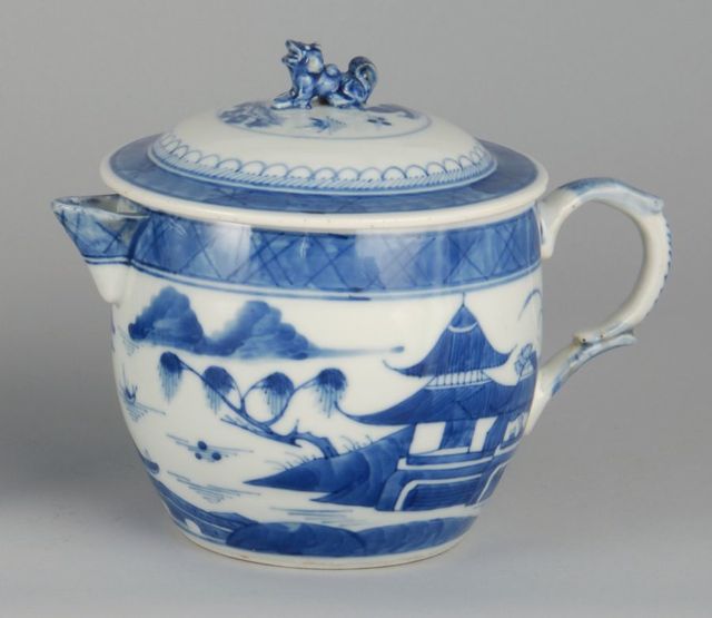 Appraisal: CHINESE EXPORT CANTON PORCELAIN COVERED CIDER PITCHER th CenturyWith blue