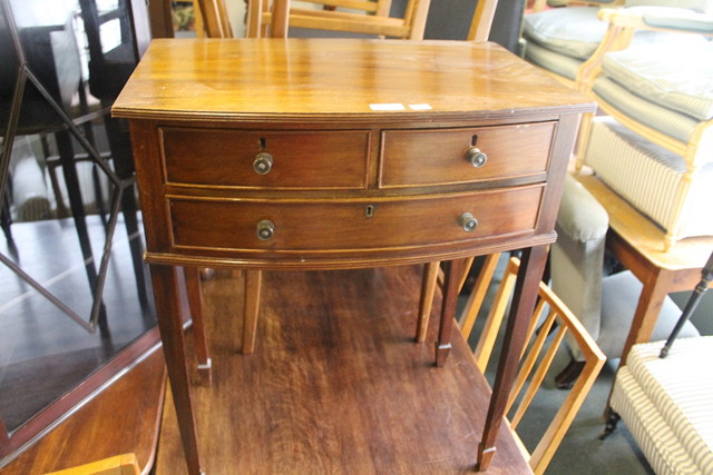 Appraisal: AN EDWARDIAN MAHOGANY BOW FRONT SIDE TABLE fitted with one