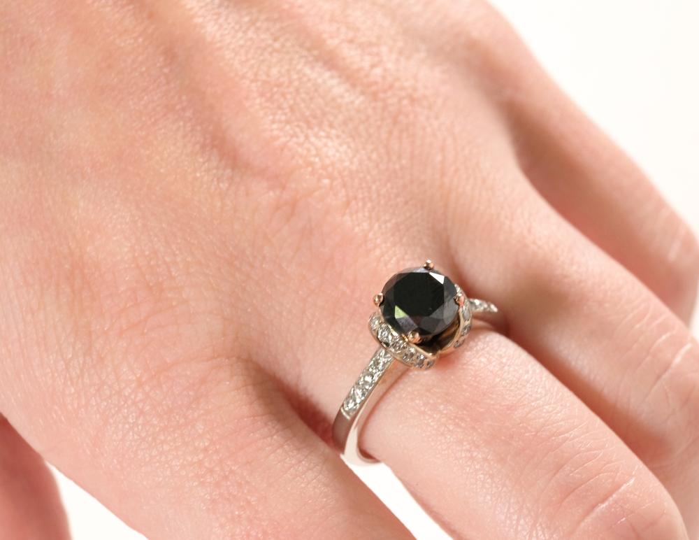 Appraisal: k white gold ring having round brilliant cut center black