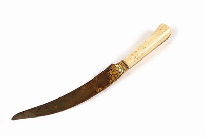 Appraisal: An early th century Indian knife with a curved damascene