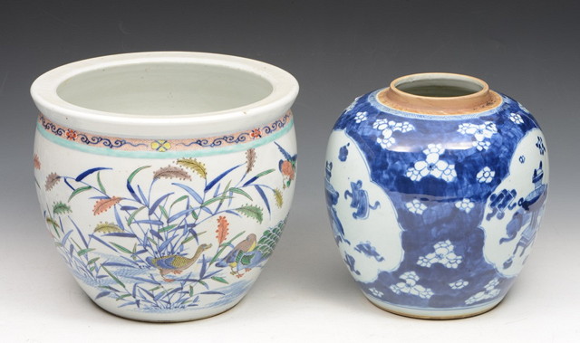 Appraisal: A CHINESE BLUE AND WHITE PORCELAIN GINGER JAR decorated interior