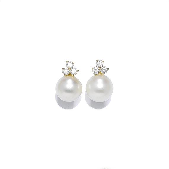 Appraisal: PEARL AND DIAMOND EAR STUDS Yellow gold Elegant ear studs