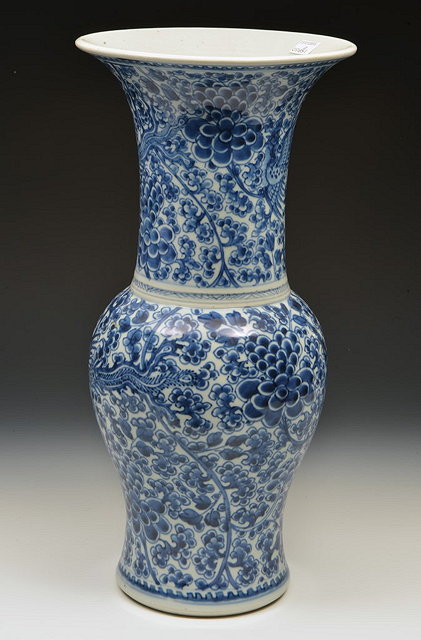 Appraisal: A CHINESE BLUE AND WHITE PORCELAIN YEN YEN VASE with