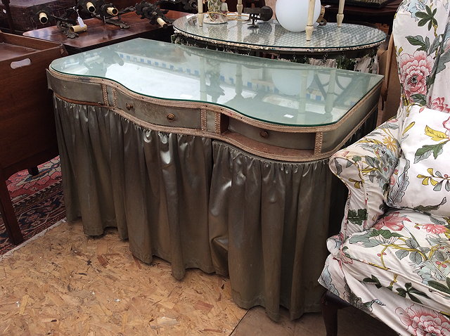 Appraisal: A KIDNEY SHAPED DRESSING TABLE cm wide a further dressing