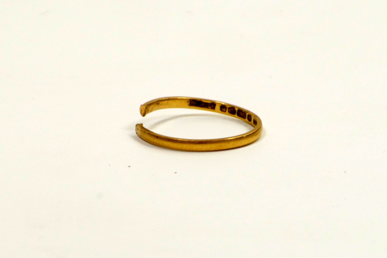 Appraisal: A ct gold wedding band AF g