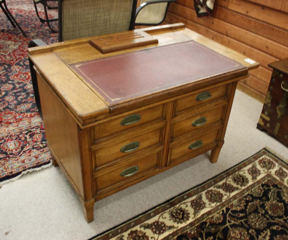 Appraisal: AN OAK SLIDING-TOP WRITING DESK Continental c the flat top