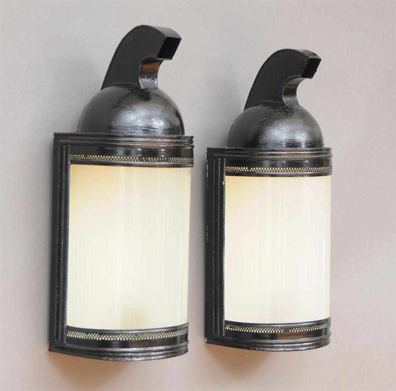 Appraisal: PAIR OF CONTINENTAL T LE PEINTE ONE-LIGHT WALL LANTERNS Fitted