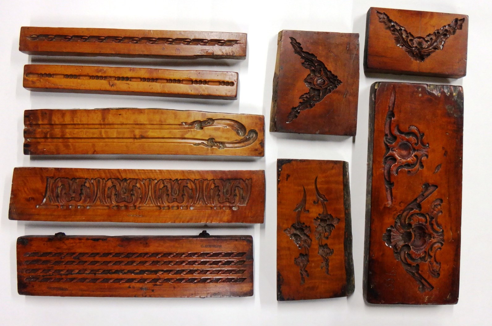 Appraisal: A group of nine th century English boxwood framing moulds