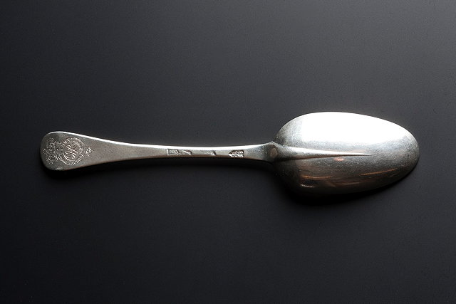 Appraisal: A QUEEN ANNE SILVER HANOVARIAN AND RAT TAIL TABLESPOON London